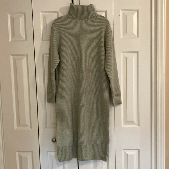 H&M RIB-KNIT TURTLENECK DRESS - Picture 1 of 4